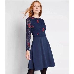 ModCloth Ready To Bloom Dress Size 00 Navy Embroidered Floral Lace Long Sleeve